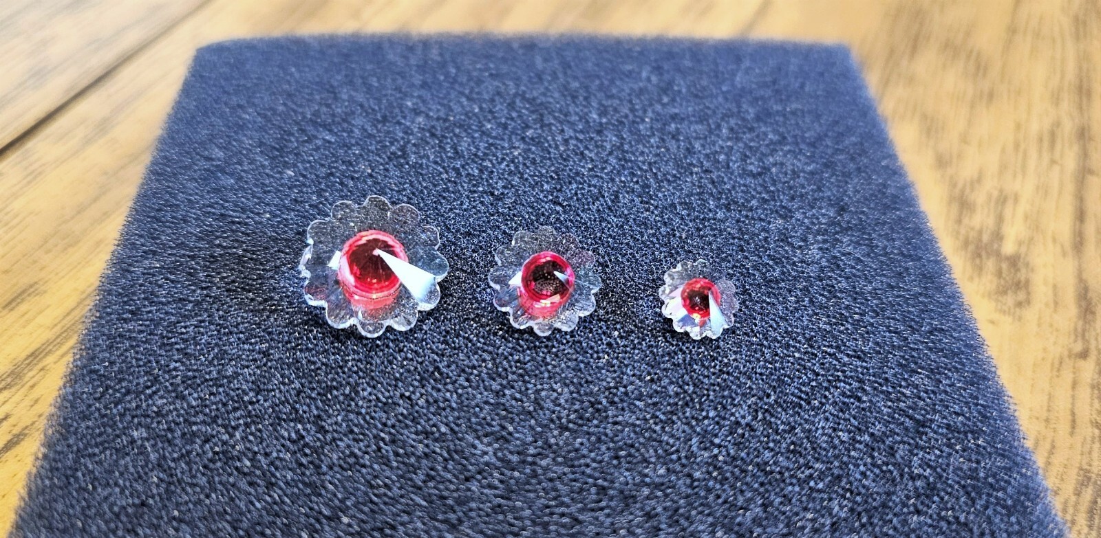 🌼Swarovski Crystal 1999 – 2001 SCS Gift, Lot of 27, MINI Daisy Flower Figurines