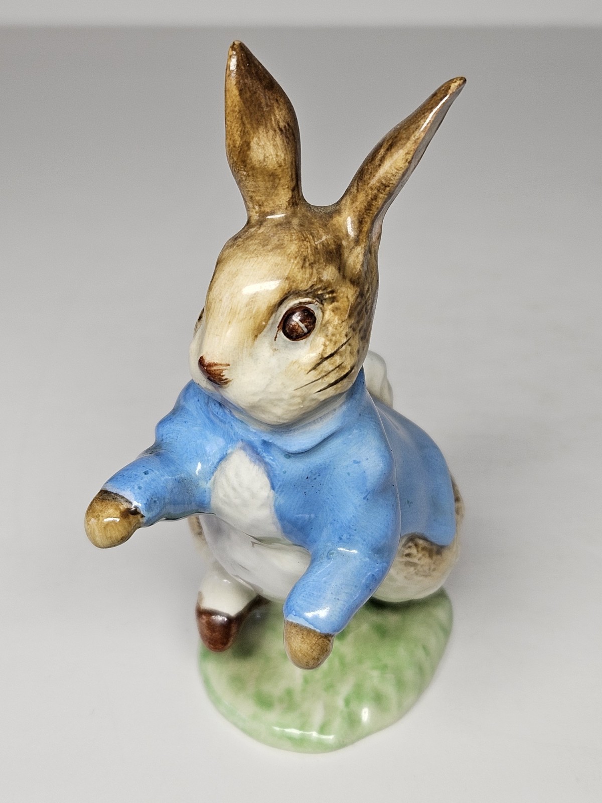 Beatrix Potter Beswick Figurine Peter Rabbit short base GOLD backstamp 1980