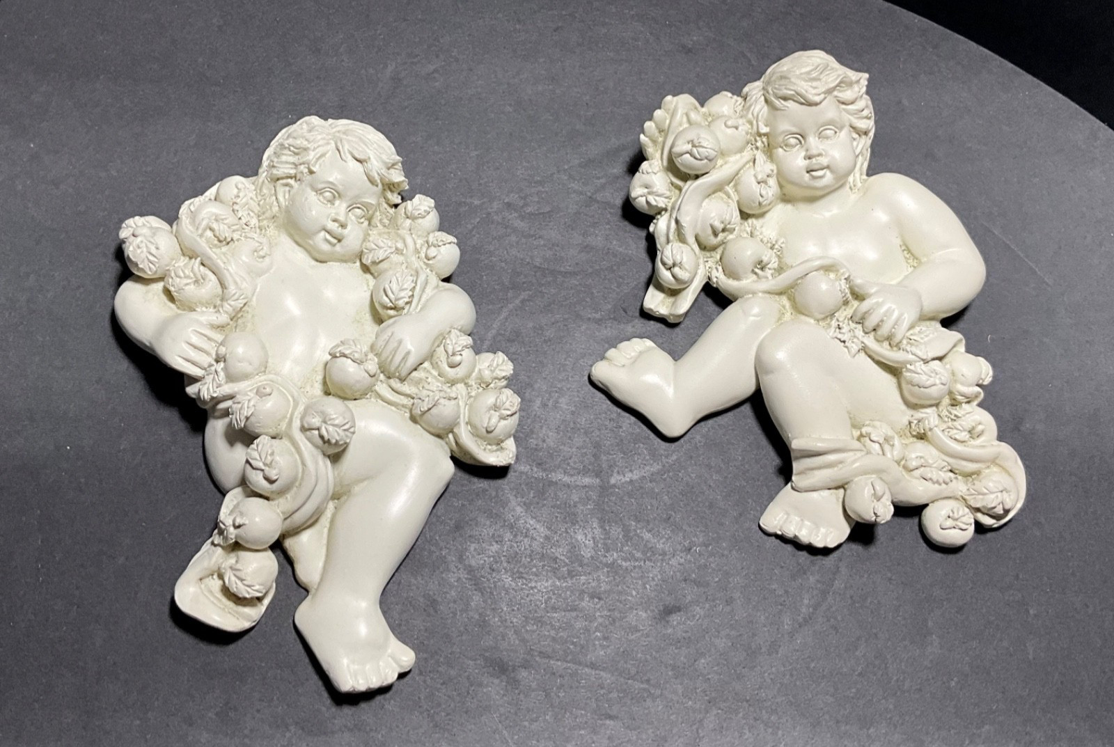Vintage Cherubs w/ Fruit Garland 2 Resin Wall Decor Plaque Victorian Style 6.5”