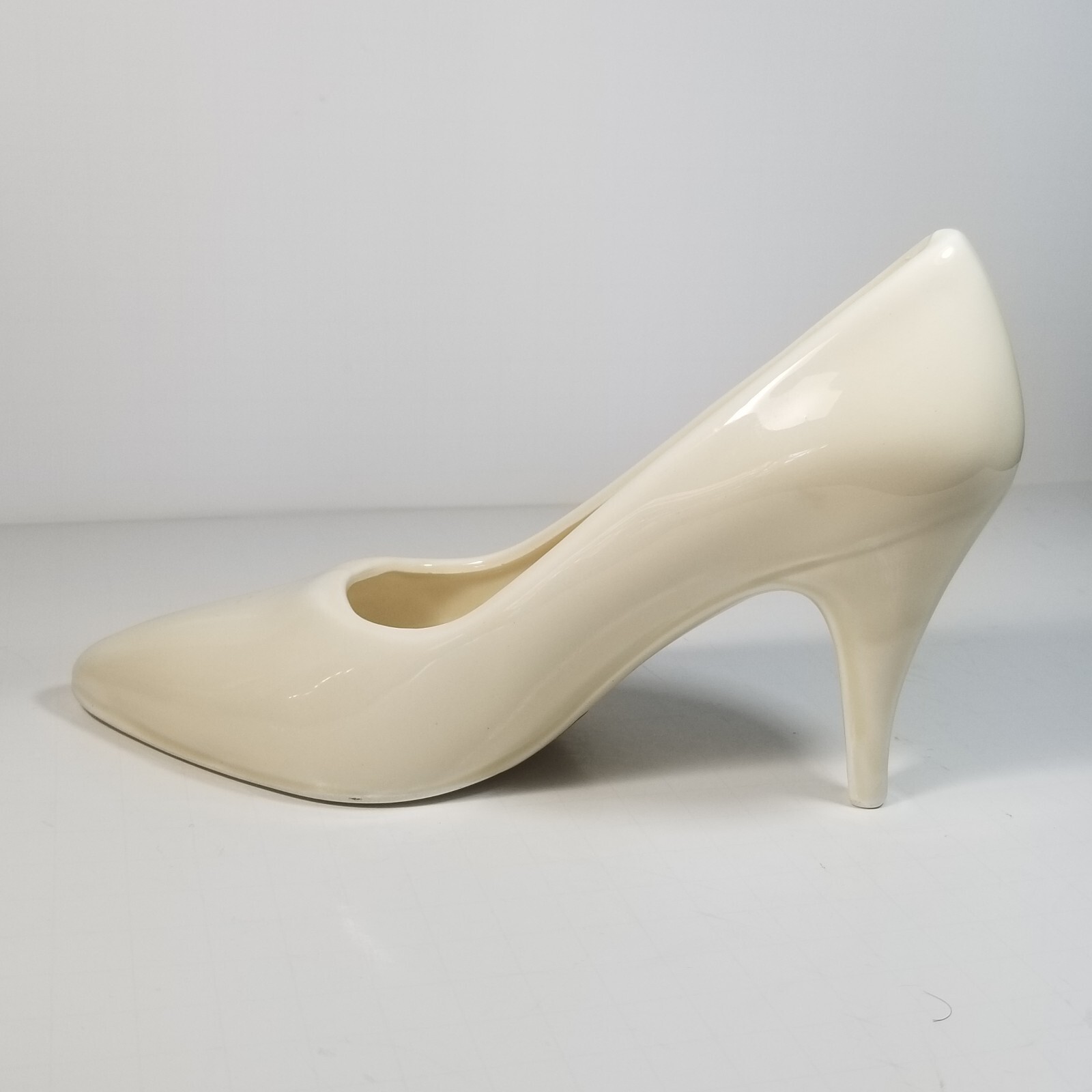 Enesco Cream Off-White High Heel 1987 Figurine