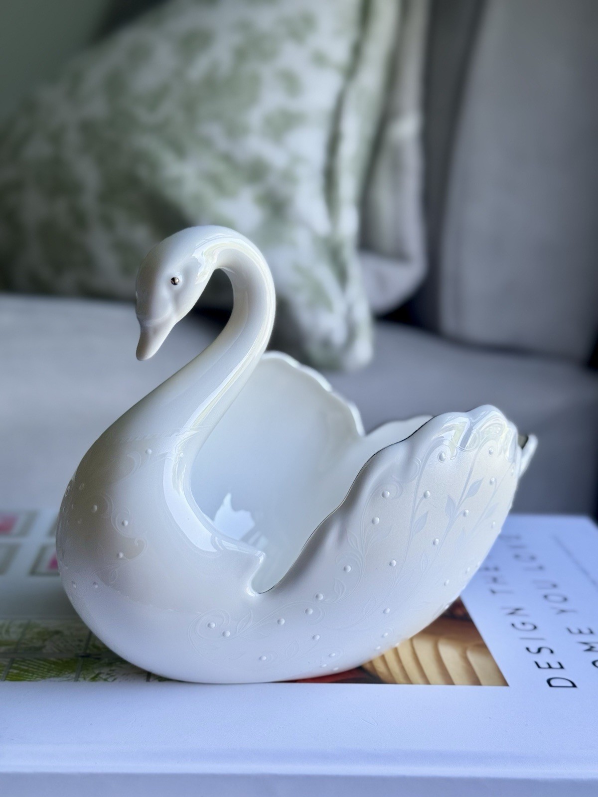 Lenox Wedding Promises Opal Innocence Porcelain SWAN Bridal Platinum Gift Decor