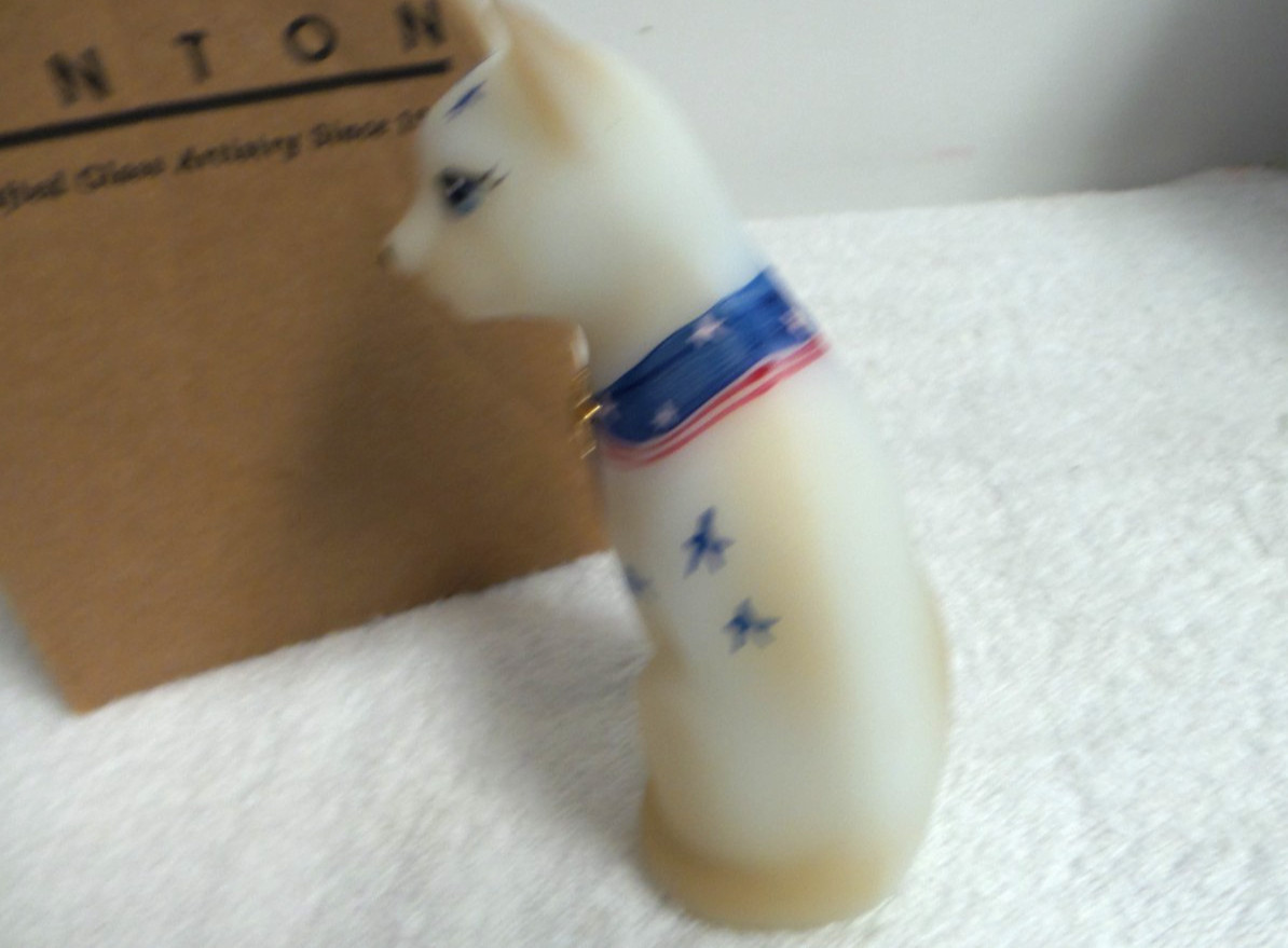 Cat Figurine FENTON Glass 2010 Opal Satin Patriotic Style Signed P. Lauderman