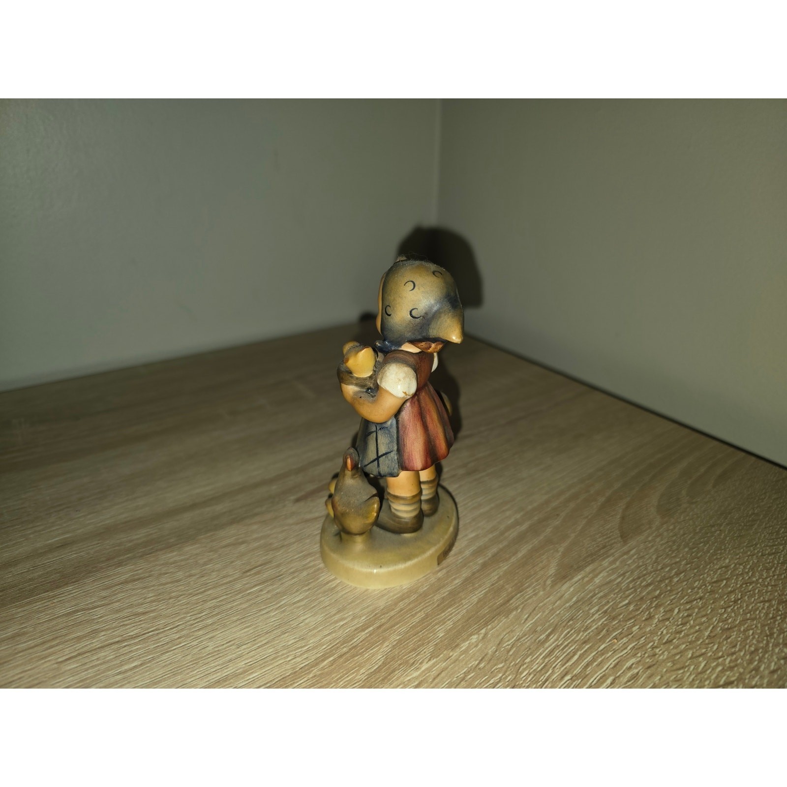 Goebel Hummel Feeding Time Figurine 199/0 TMK-3 Stylized Bee West Germany