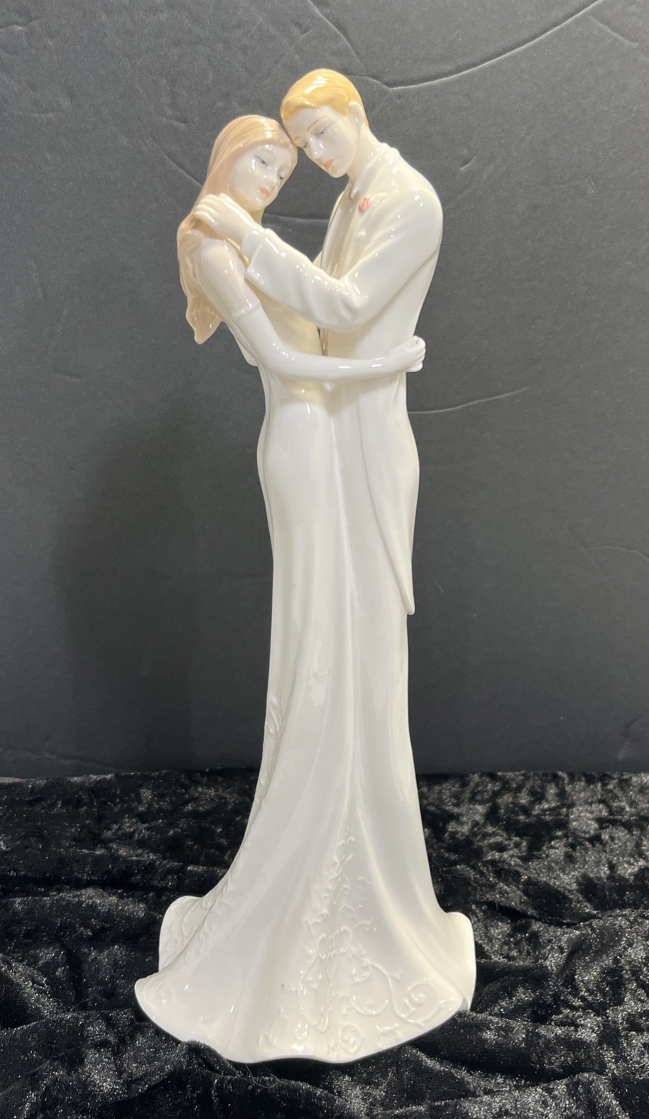 Unicorn Studio Fine Porcelain “In Love” Wedding Couple Elongated Figurine 12”