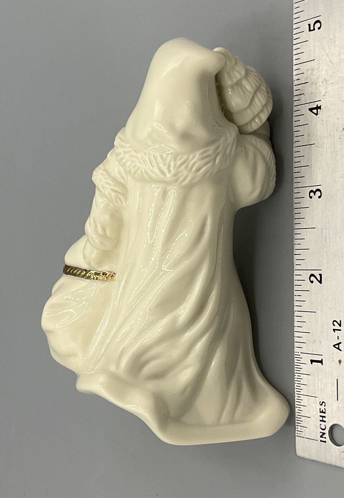 Lenox Classic Kris Kringle Figurine Santa Claus Porcelain White Gold 4.5″Tall