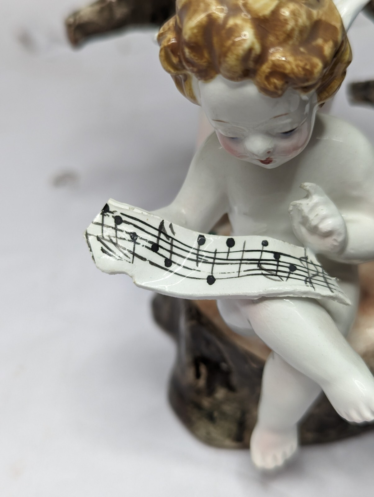 B ) Cute Vintage Porcelain Italian Hand Painted MUSICAL CUPIDS Figurine