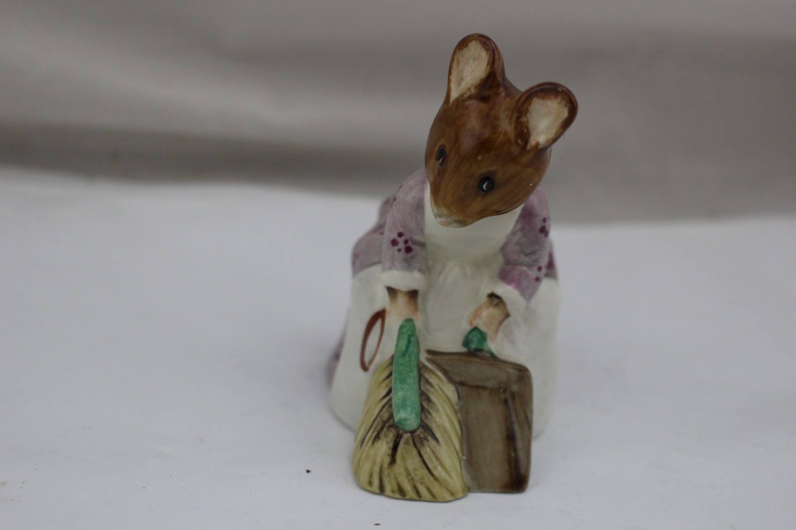 Vtg 1977 Beswick Beatrix Potter “Hunca Munca Sweeping” Mouse Figurine