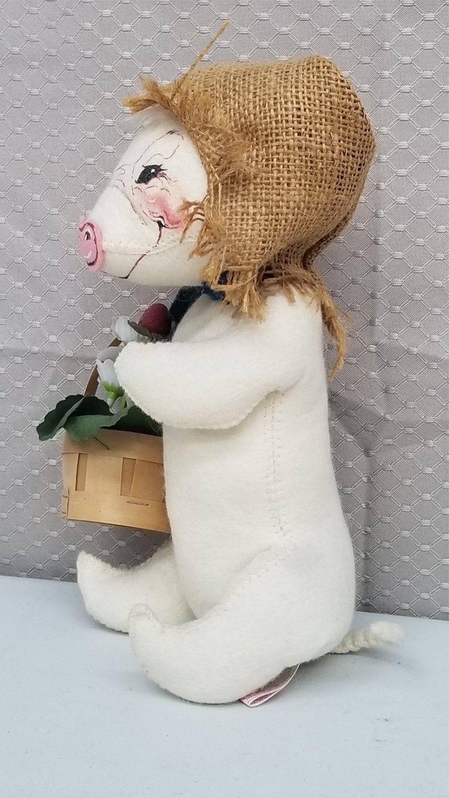 1989 Annalee 10″ Easter Country Pig Boy With Hat & Basket Shelf L4