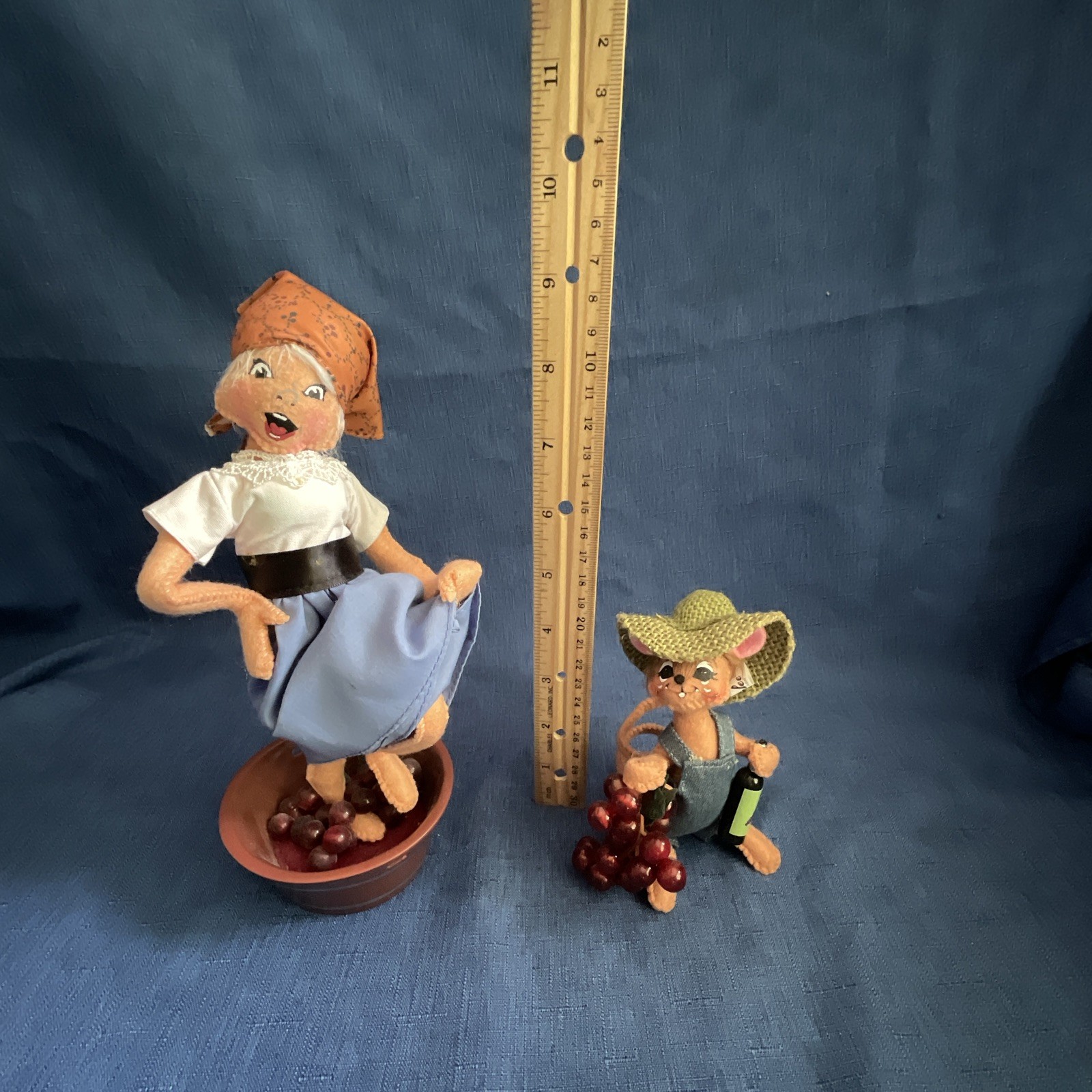 Anna Lee Girl & Mouse Grapes Figurines Set of 2 Multicolor Fabric inv# 165