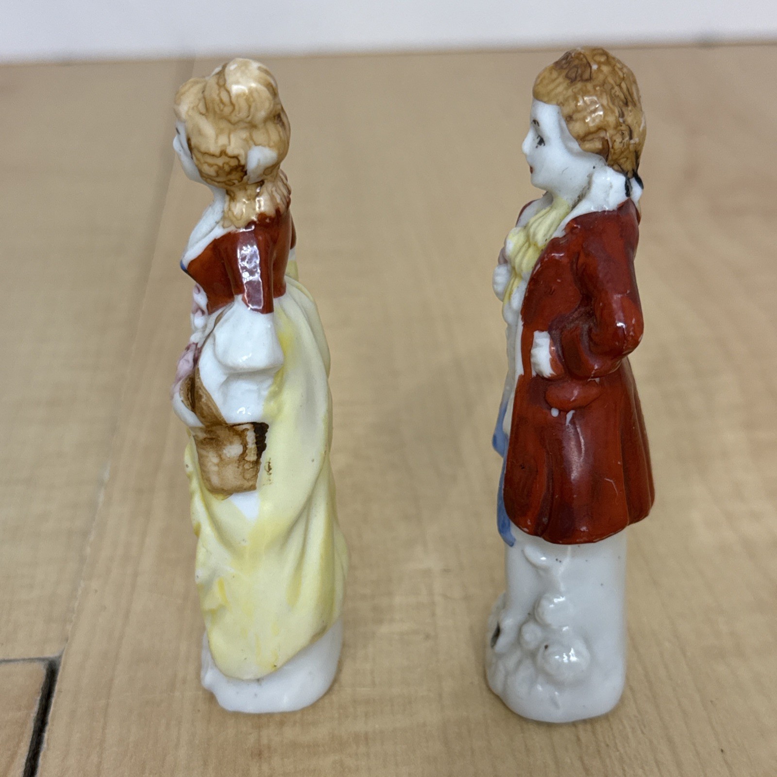Antique Victorian Porcelain Colonial Couple Figurines 4″ Red Yellow Dress Pair