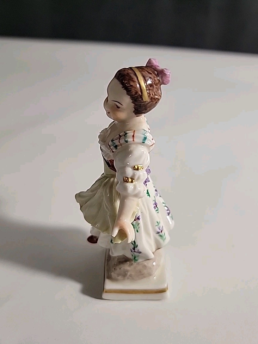 SITZENDORF Thuringa German Young Girl Dancing PORCELAIN FIGURINE 1918 Mark