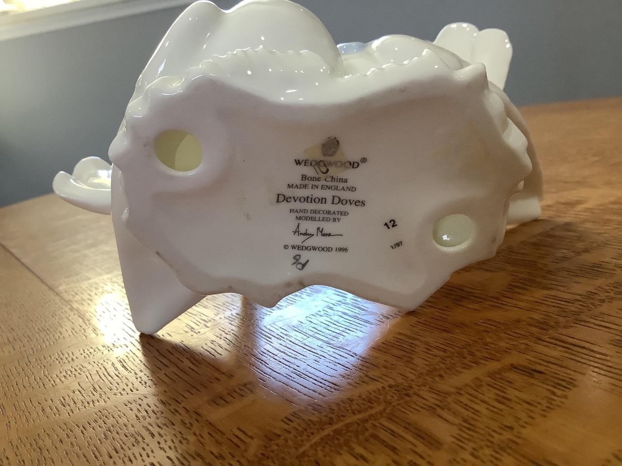 Wedgwood bone china Devotion Doves 6 1/2”
