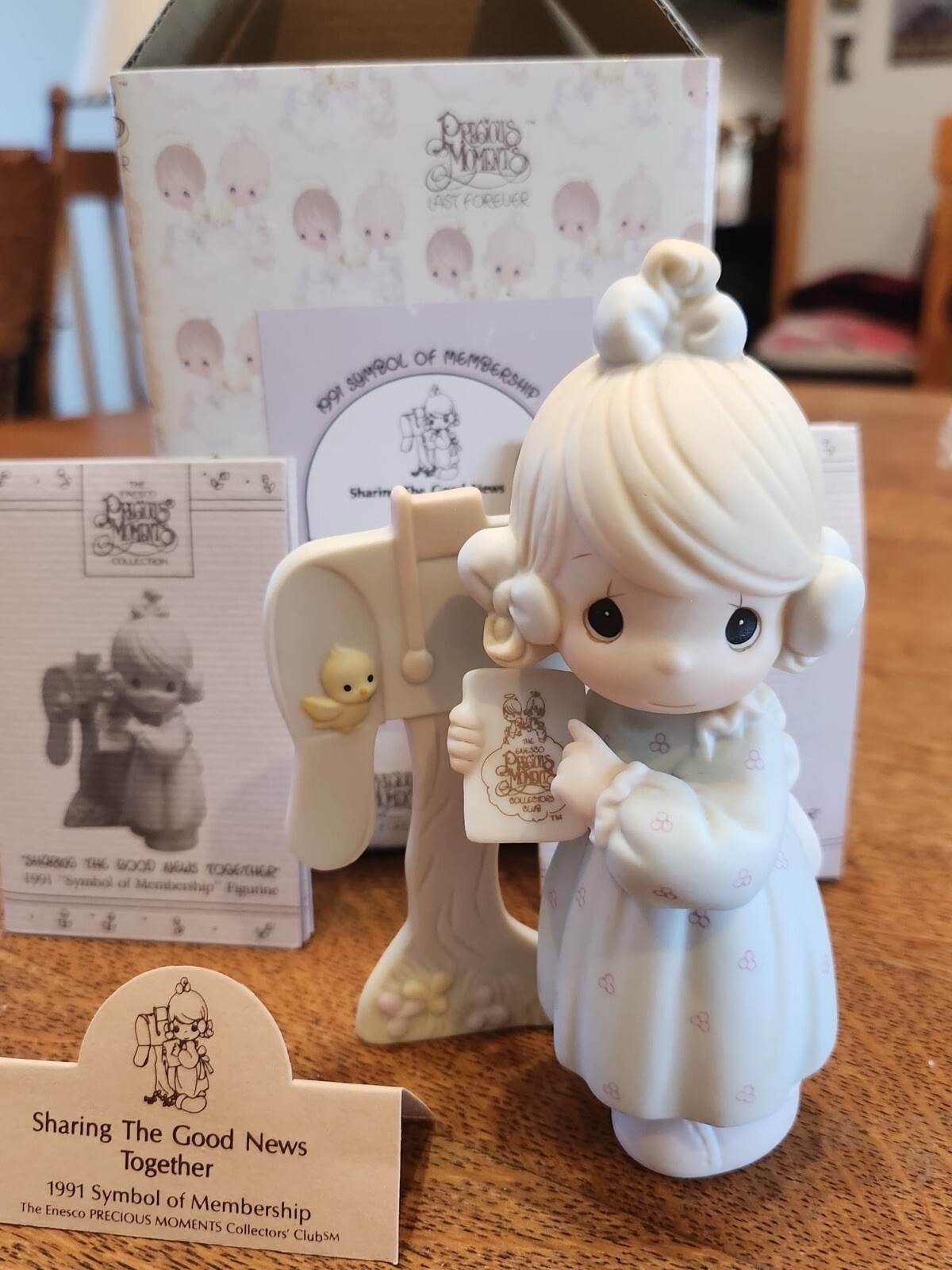 VINTAGE PRECIOUS MOMENTS FIGURINE “Sharing the Good News Together” 1991. Boxed.