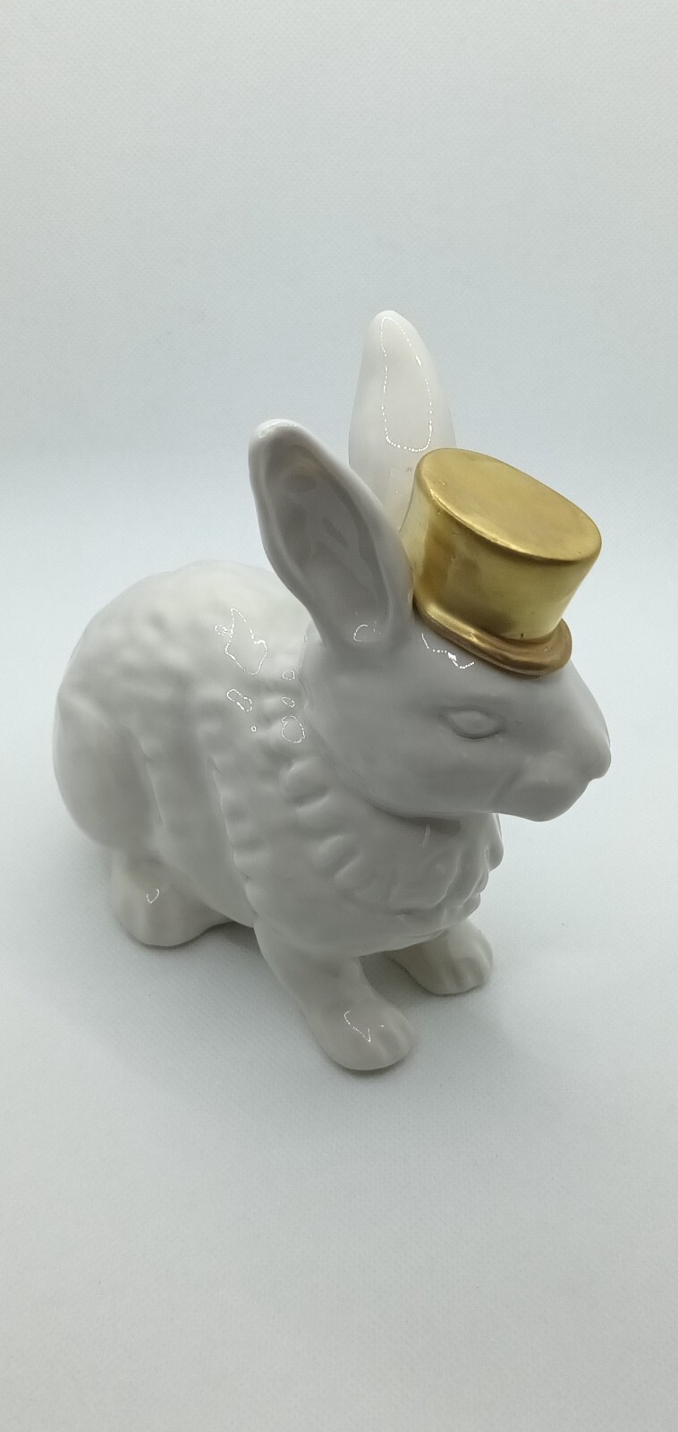Villari antique gold bunny with cylinder