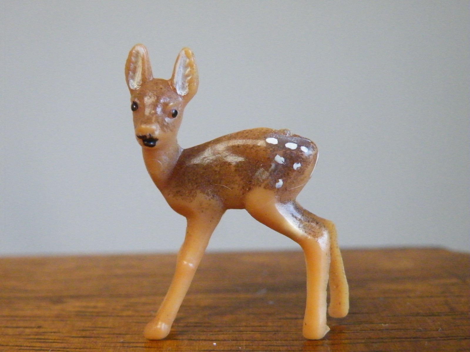 Vtg Miniature Deer Figurine Vintage Plastic Spotted Fawn Diorama 1-1/4″T FREESHI