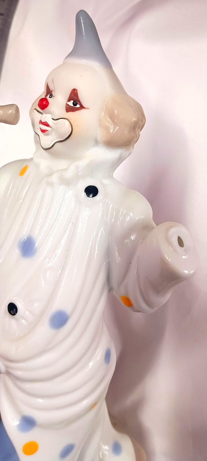 3 CLOWN FIGURINES PORCELAIN COLORFUL CIRCUS DECOR 8″ – 8.5″ VINTAGE Read