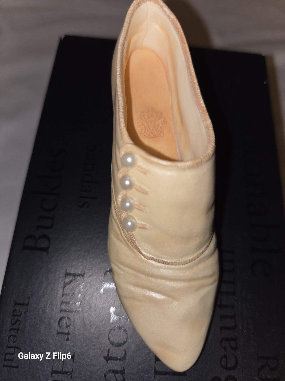 Just the Right Shoe by Raine Sweet Elegance Porcelain Beige Boxed 2000