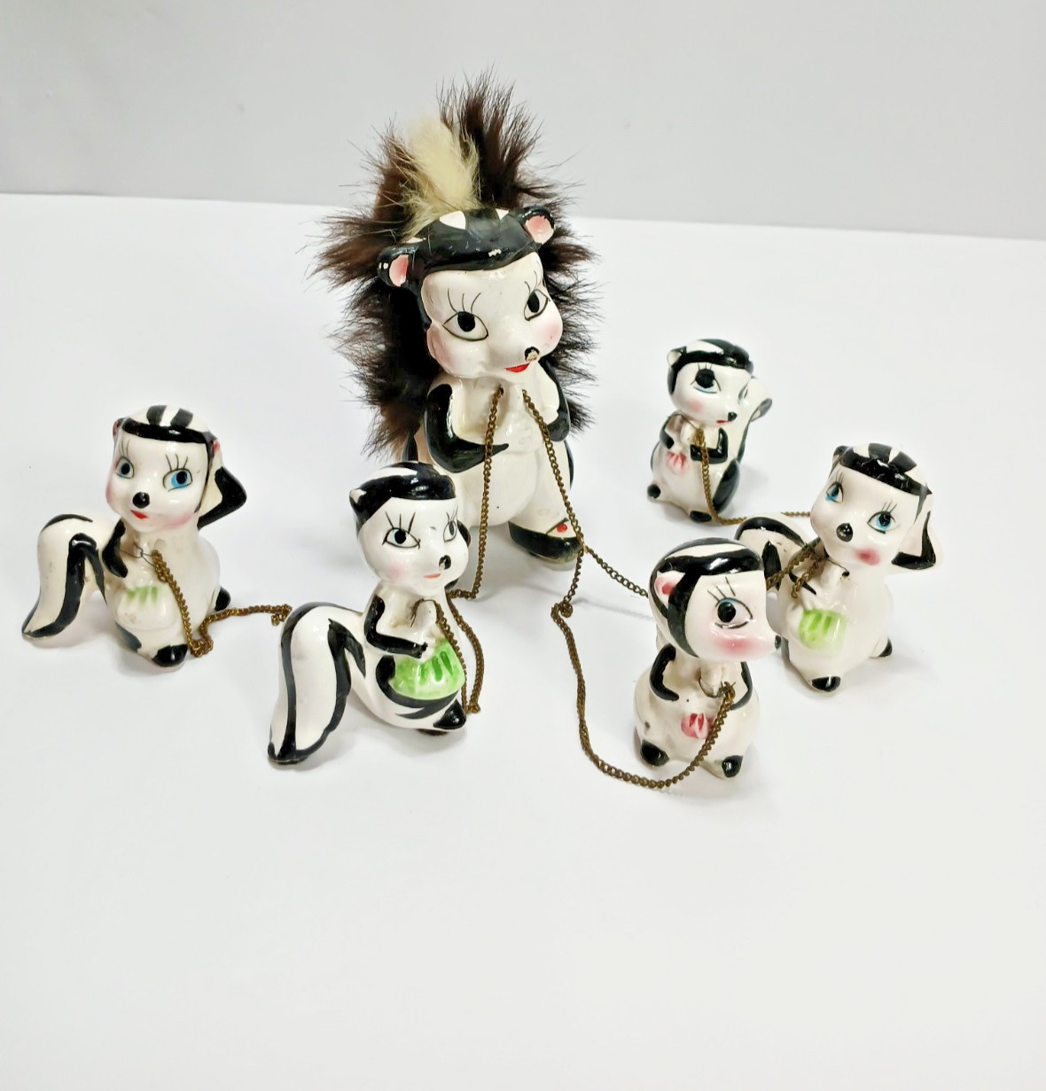 Vtg 1950s Anthropomorphic Skunk Family Mom Babies Chain Ceramic Figurines Japan