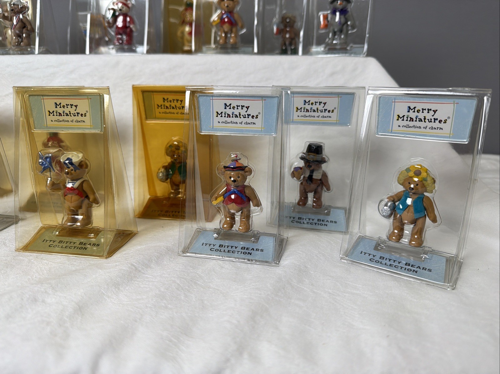 Hallmark 2000, 2002 Merry Miniatures Itty Bitty Bears And Kids Collect Lot Of 31