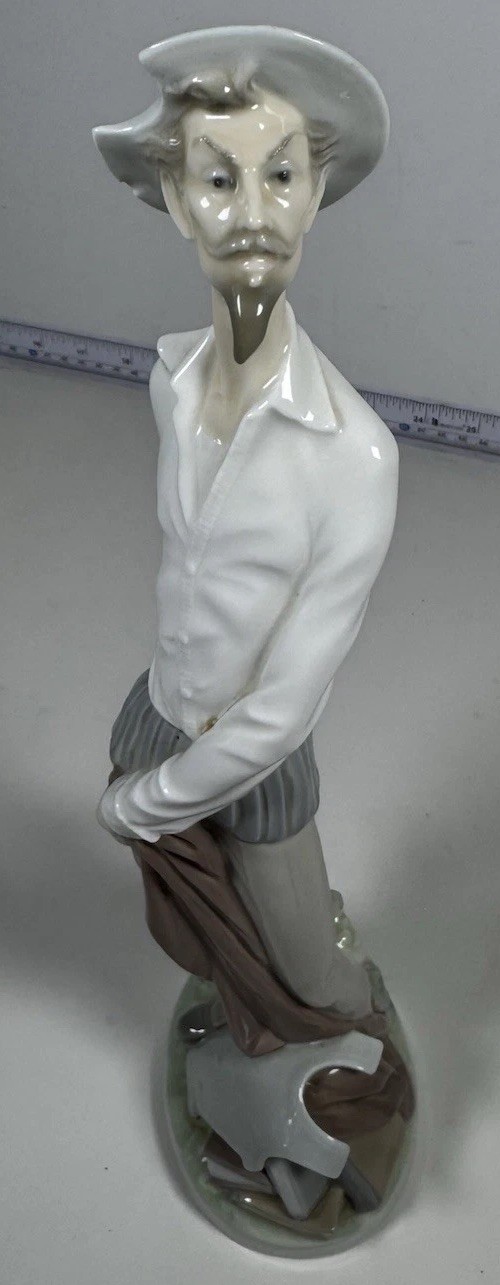Lladro Don Quixote Standing #55 11/3/4 Inches Figurine — missing sword READ