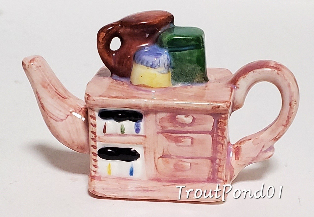 Lot 10 Red Rose Mini Ceramic Teapots Time for Tea Roseville Inventions 1996-99
