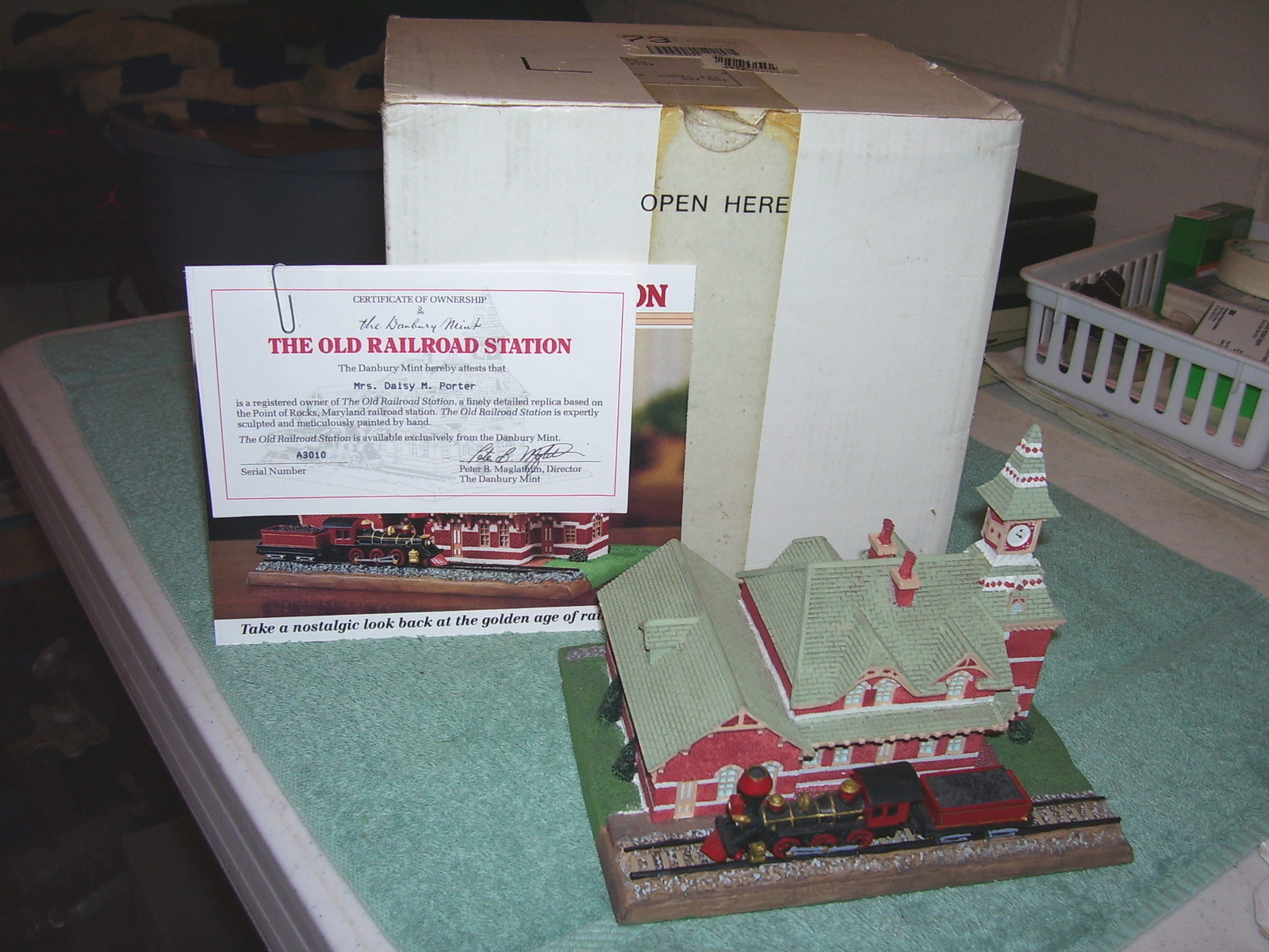 THE OLD RAILROAD STATION Figurine Danbury Mint 1993 w/box and certif. NICE!