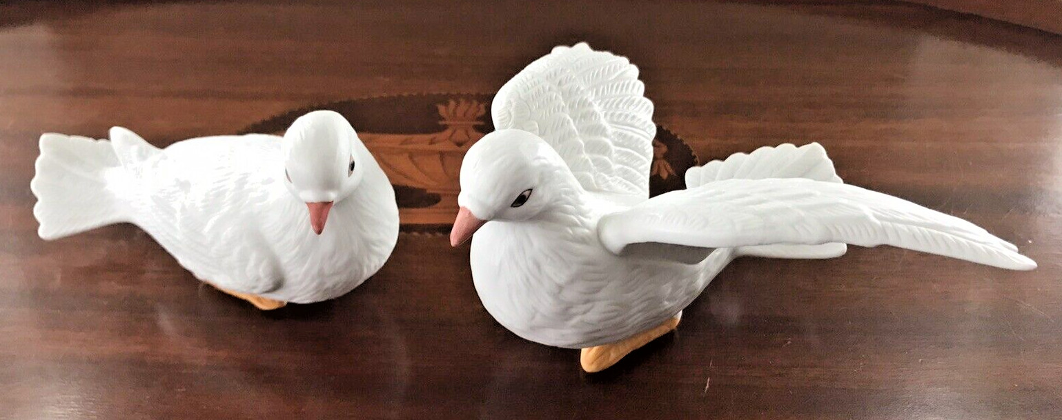 Vintage Homeco White Dove Love Bird Pair Bisque Porcelain 8856 Realistic Details