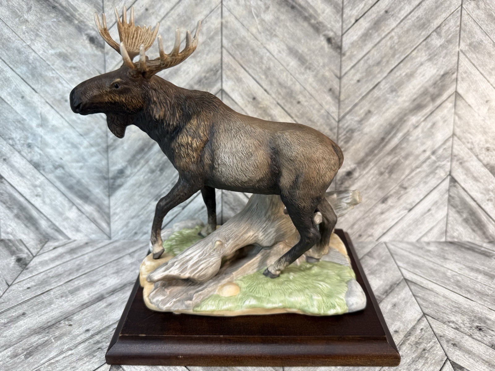 Masterpiece Porcelain Figurine By HOMCO – Timberland Moose 1995