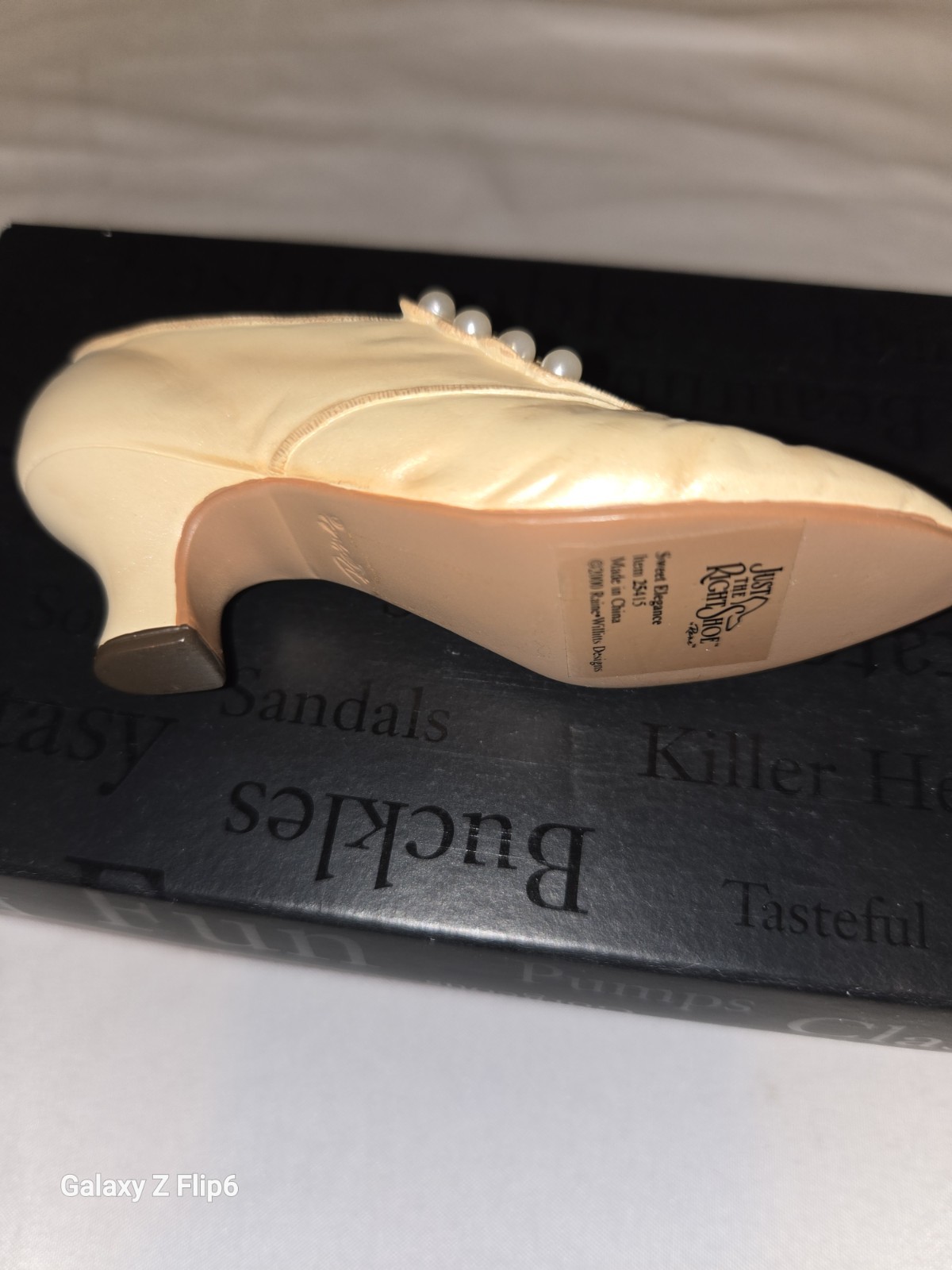 Just the Right Shoe by Raine Sweet Elegance Porcelain Beige Boxed 2000