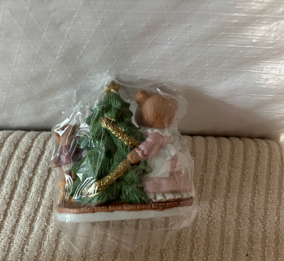 Home Interiors Homco bears with Christmas tree
