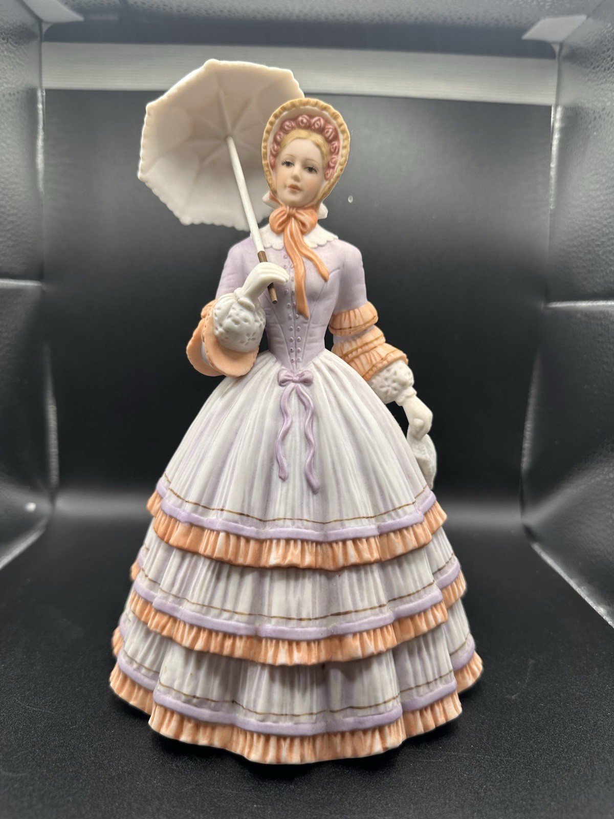 Lenox 1983 Figurine American Fashion Lady, Springtime Promenade 8.5″ w box
