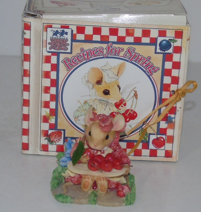 Vtg. Priscilla Hillman MOUSE TALES ENESCO Cherry Cobbler #295809 Figurine w/box
