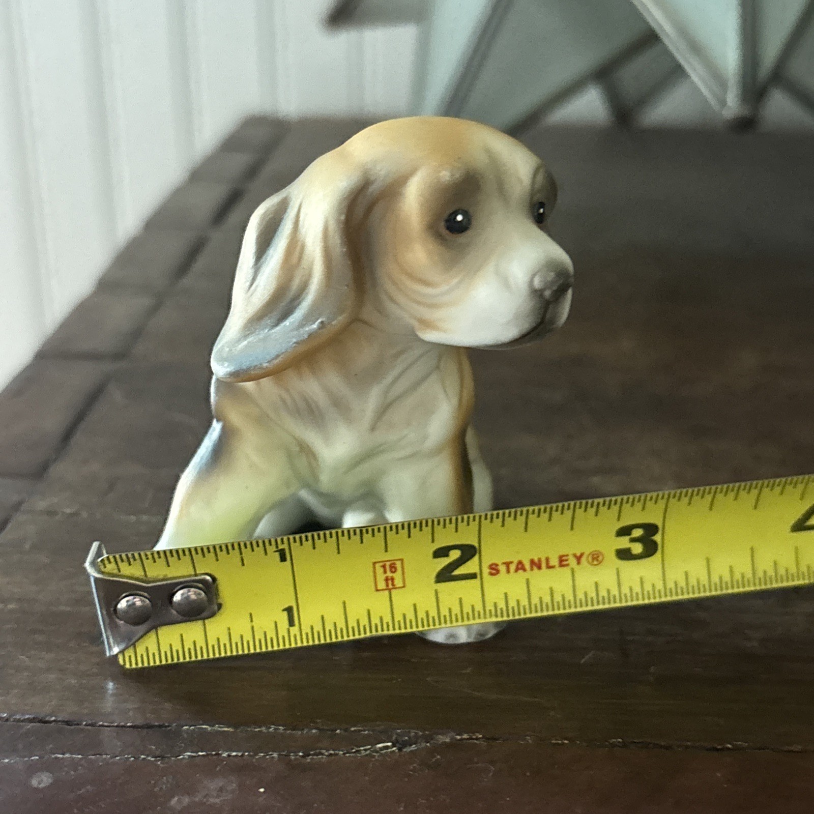 The Leonardo Collection Fine Porcelain Sitting Beagle Puppy Dog Collectable