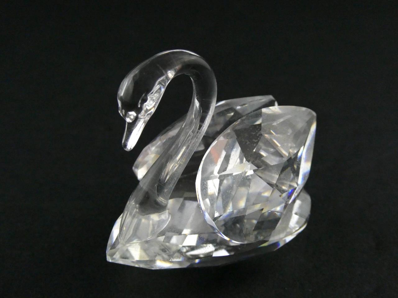 Swarovski Beauties of the Lake Swan with Molded Neck and Head Figurine 1.75 Inch