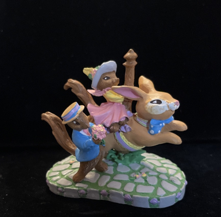 1993 Avon Kathy Jeffers Carousel Collection Flowers for a Kiss Bunny Easter