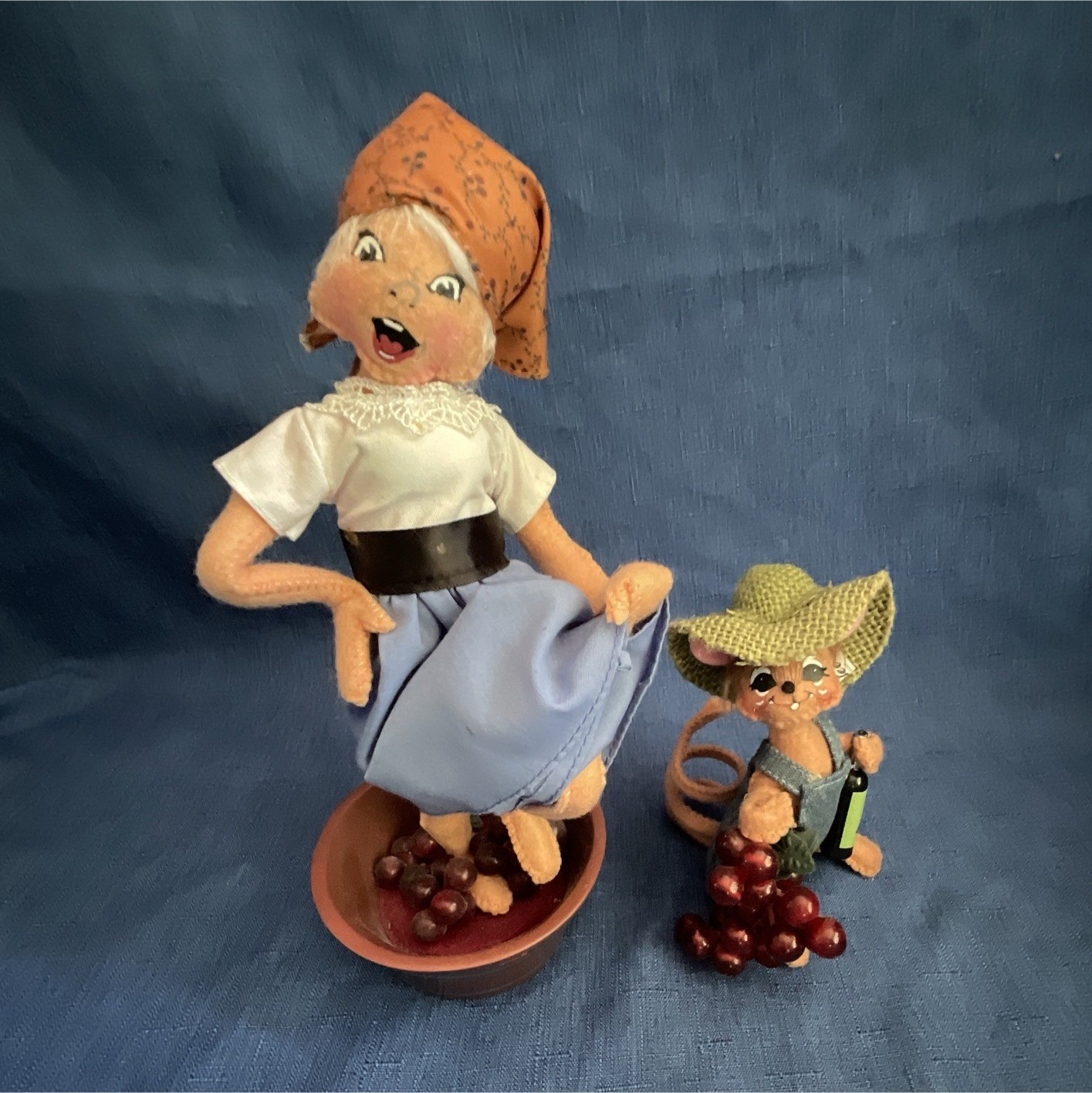 Anna Lee Girl & Mouse Grapes Figurines Set of 2 Multicolor Fabric inv# 165