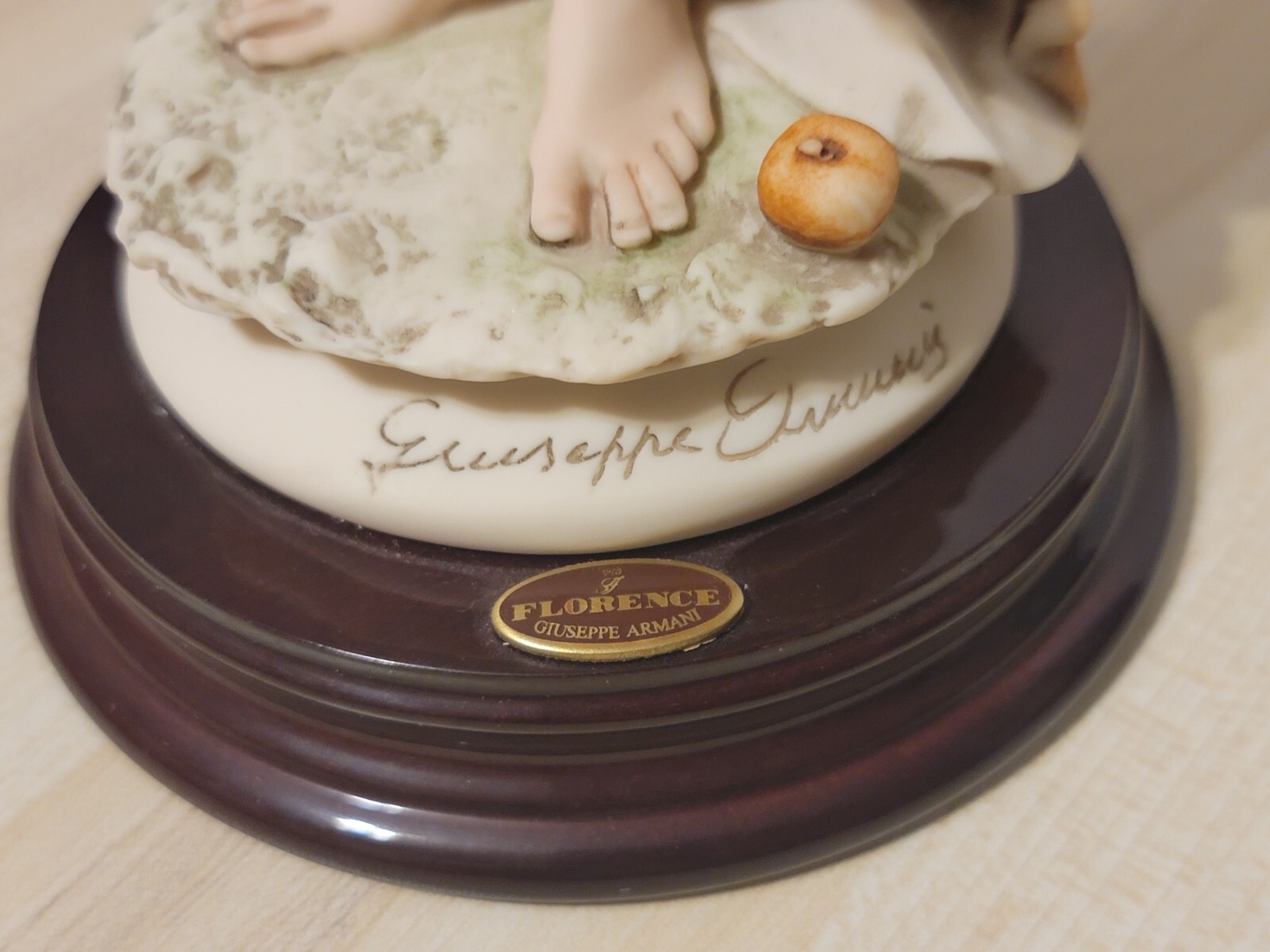 Giuseppe Armani Lady Cornucopia 0182C Figurine Capodimonte Florence Porcelain
