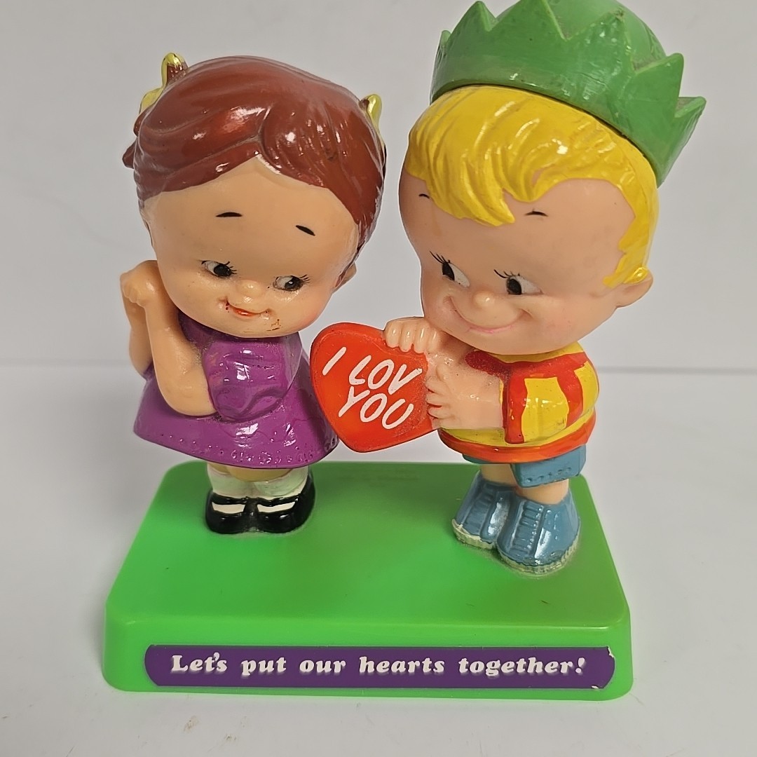 Vintage 1971 Russ Berries Figurine Let’s Put Our Hearts Together!