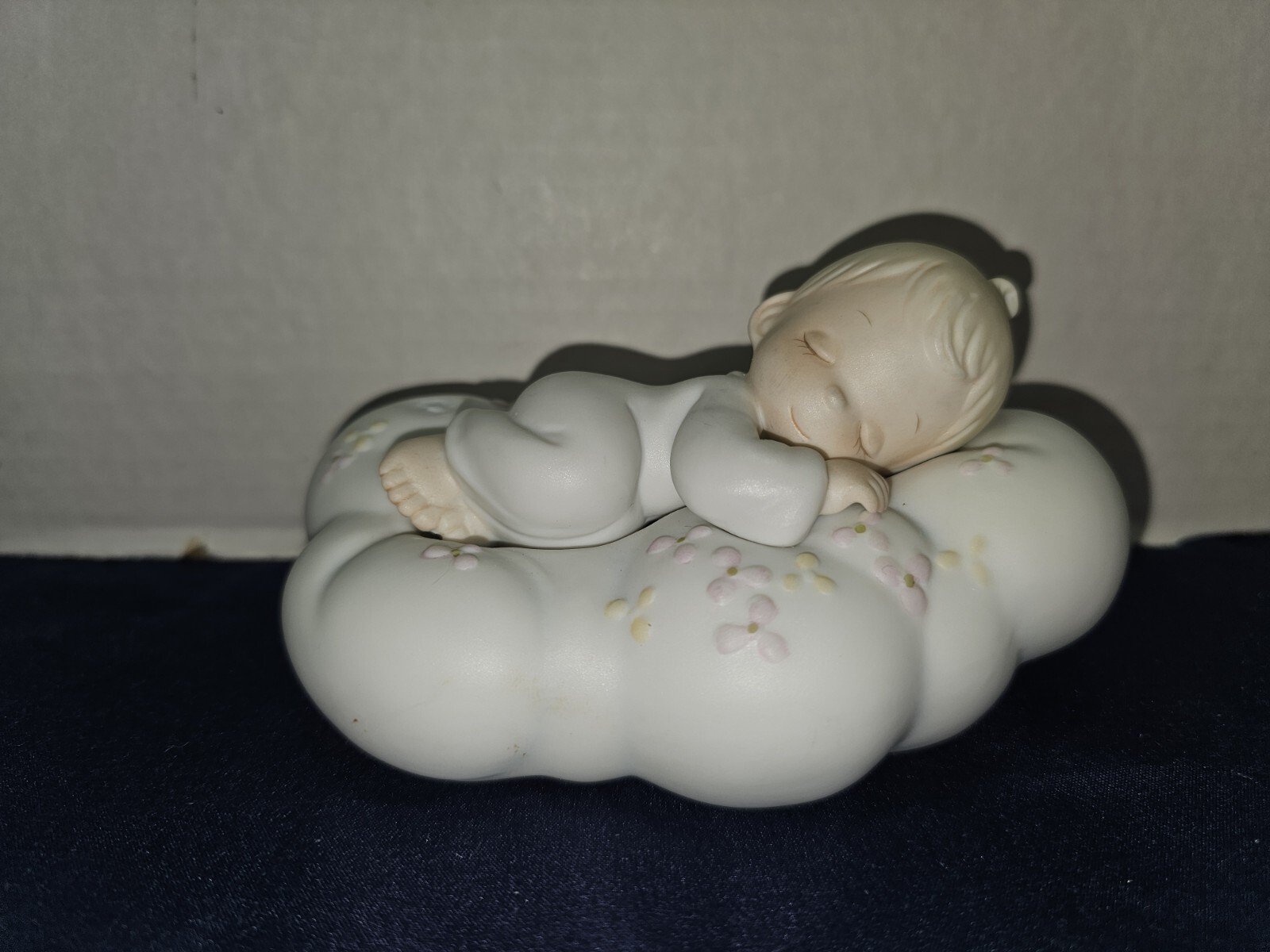1992 Precious Moments “Safe In Jesus Arms” Figurine #521922. Samuel J Butcher