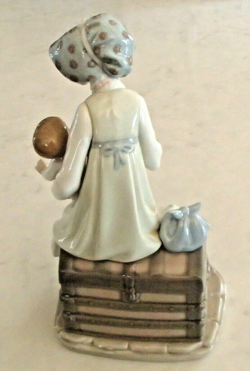 Lladro 5140 “Feeding Her Baby” Mother feeding her son or daughter – MWOB, RV$260
