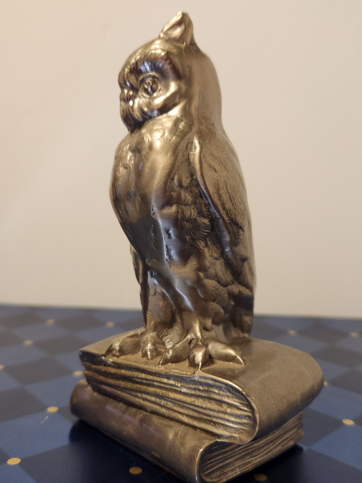 BEAUTIFUL VINTAGE 4.75″ PEWTER OWL FIGURINE OWL SITTING ON SACK OF BOOKS HEAVY
