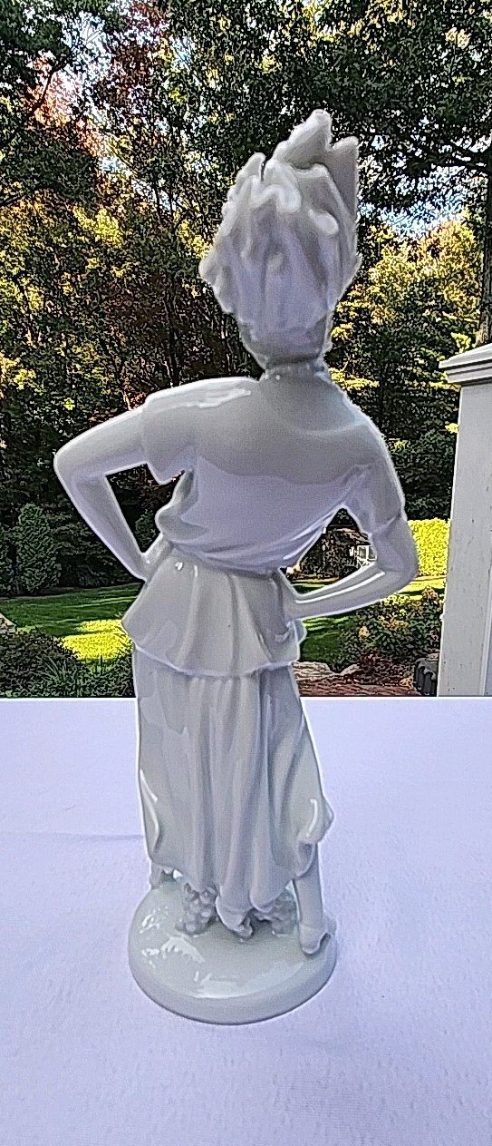 Vintage Augarten Wien Porcelain Lady Figure Figurine Porzellan Figur Vienna Read