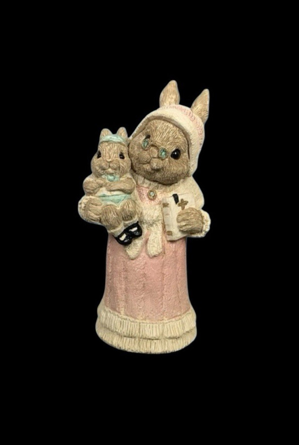 The Easter Bunny Family Grandma with Bible Figurine United Design Vtg. WRITING