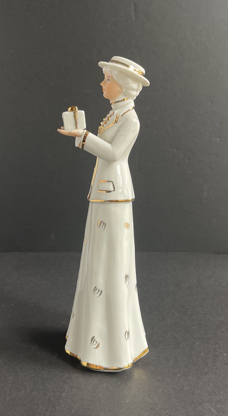 Vtg Piero Elegant Lady w/ Present – Gold Trimmed Porcelain Figurine *SEE PHOTOS*