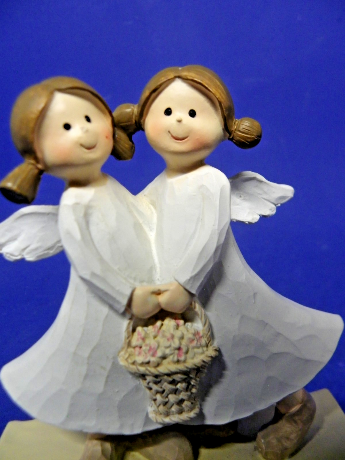 Friends Fill Our Life with Love and Laughter” Friendship Angel Figurine 6″ x 4.5