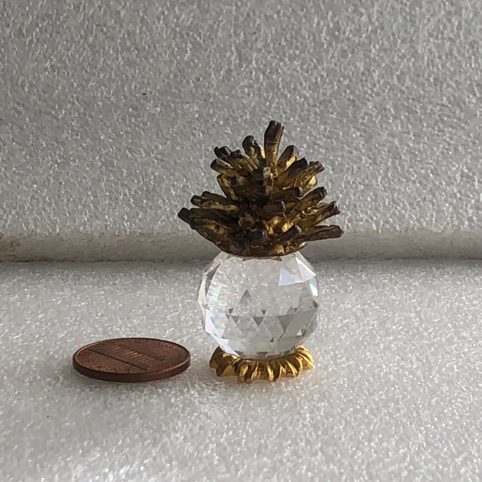 Kenzo Atari Mini Crystal Pineapple Fruit w/Gold Toned Leaves 1″ Tall 1990’s