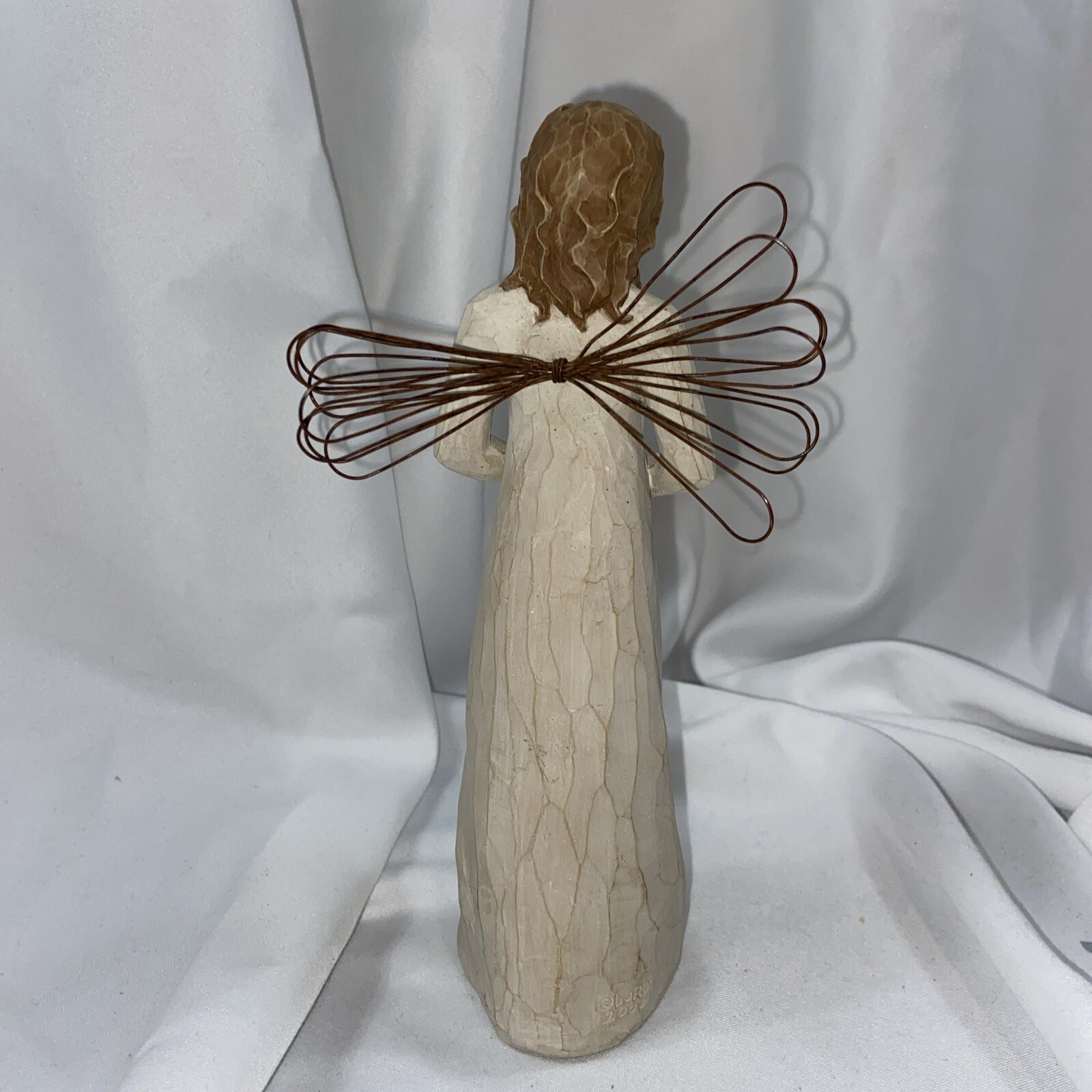 Willow Tree Welcoming Angel Holding Pineapple Susan Lordi 2002 8 1/4” Tall