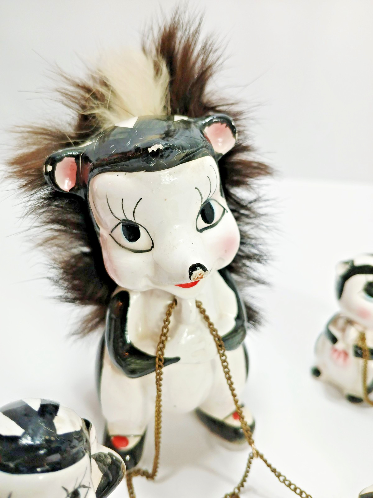 Vtg 1950s Anthropomorphic Skunk Family Mom Babies Chain Ceramic Figurines Japan