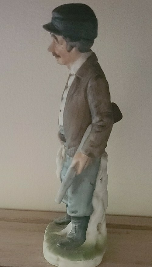 Homco ~ “Man Duck Hunting” ~ 8″ Tall Bisque Porcelain Figurine ~ Japan