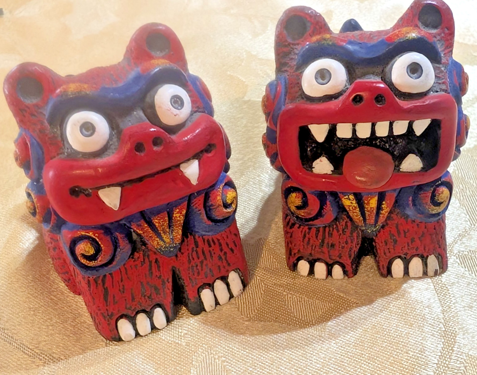 Pair of Foo Dog Okinawa Ceramic Shisa Lion Temple Guardian Feng Shui Good Luck